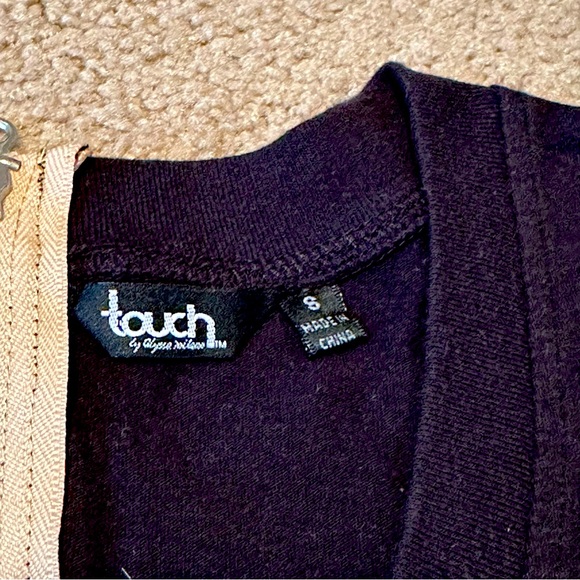 Touch By Alyssa Milano NHL Pittsburgh Penguins Black Tee w/ Gold Back Zipper EUC - Picture 3 of 10